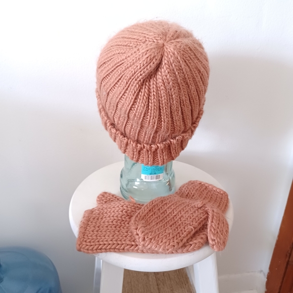 ⚡️SALE⚡️Vintage Handmade Rust Beanie/Toque Hat and Mittens Set - Picture 4 of 7
